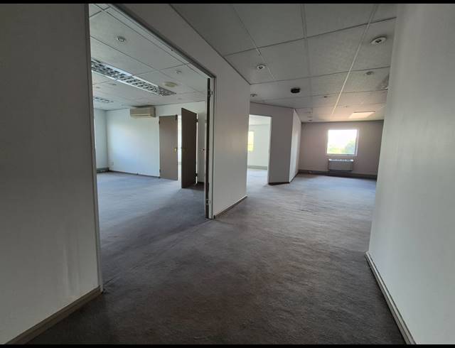 1,669M² OFFICE FOR SALE IN SUNNINGHILL